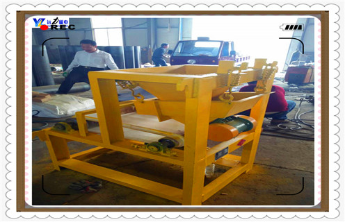 干式磁選機，廣西干式錳礦磁選機_推薦合適廠家皮帶及結(jié)構(gòu)價格，廣西干式錳礦磁選機 